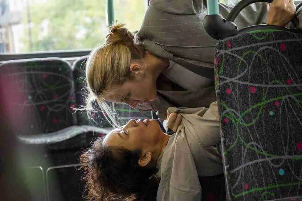 Sandra Oh as Eve and Jodie Comer as Villanelle, fighting.