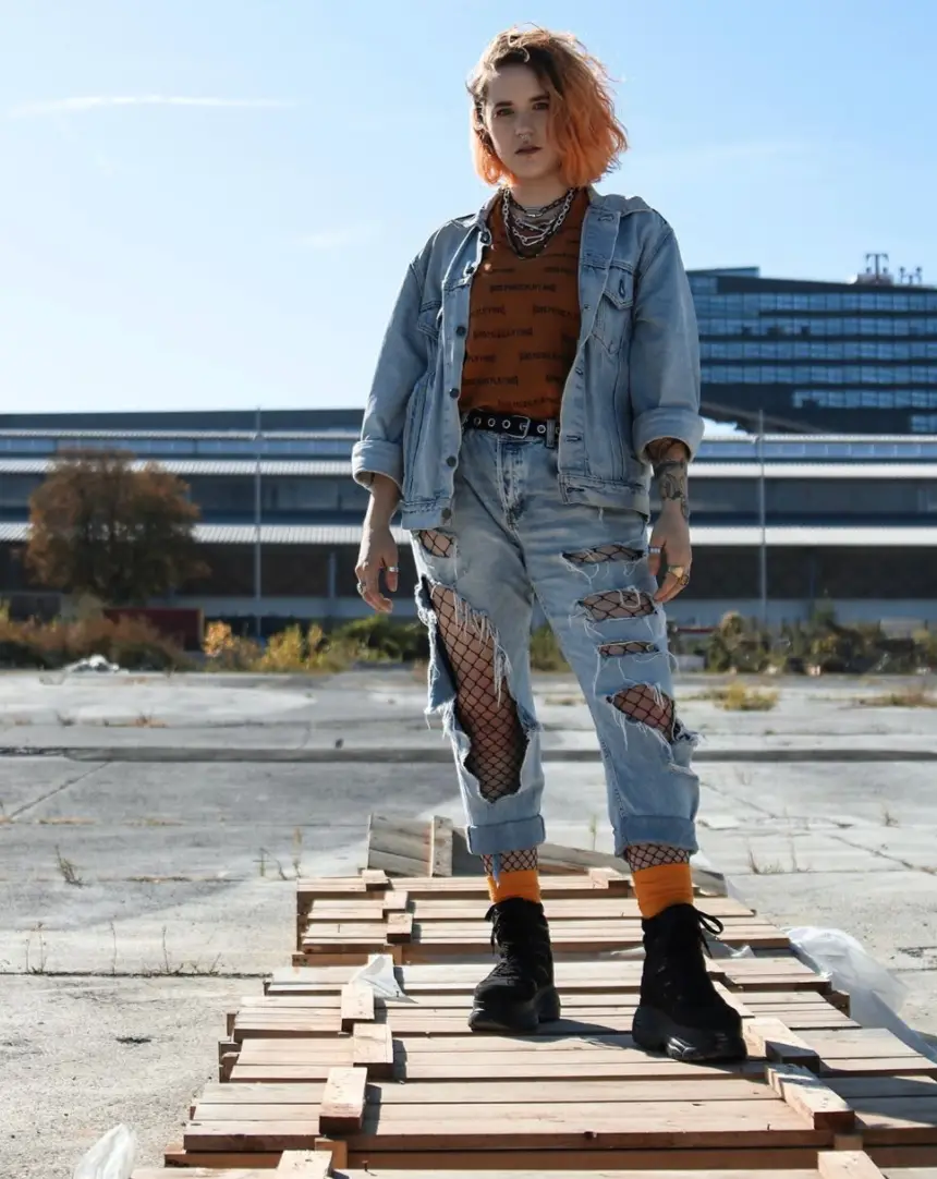 @amywaldamy in ripped denim