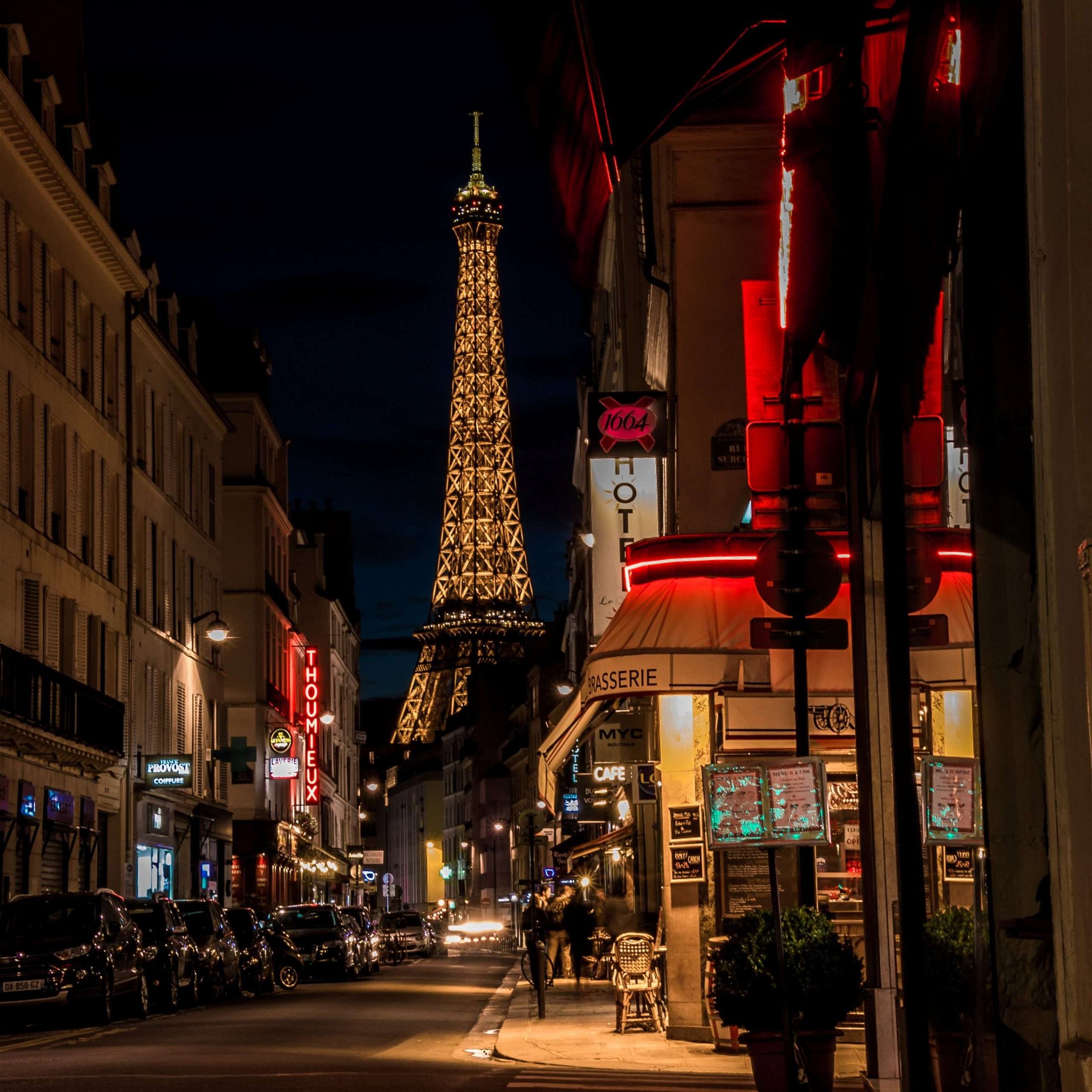 Your Ultimate Guide To Lesbian Bars & Nightlife Hotspots in Paris